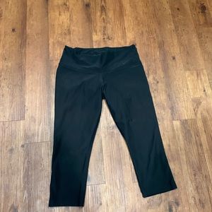 Women Nike Dri Fit crop workout pants size small